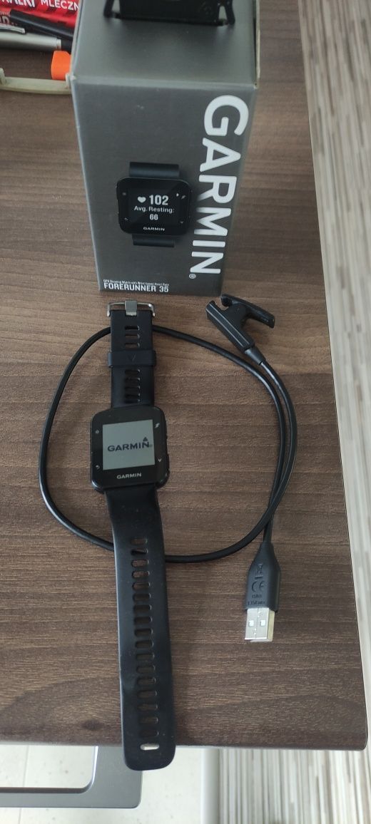 Kabel do ładowania Garmin Forerunner 35 ze smartwatchem uszkodzonym
