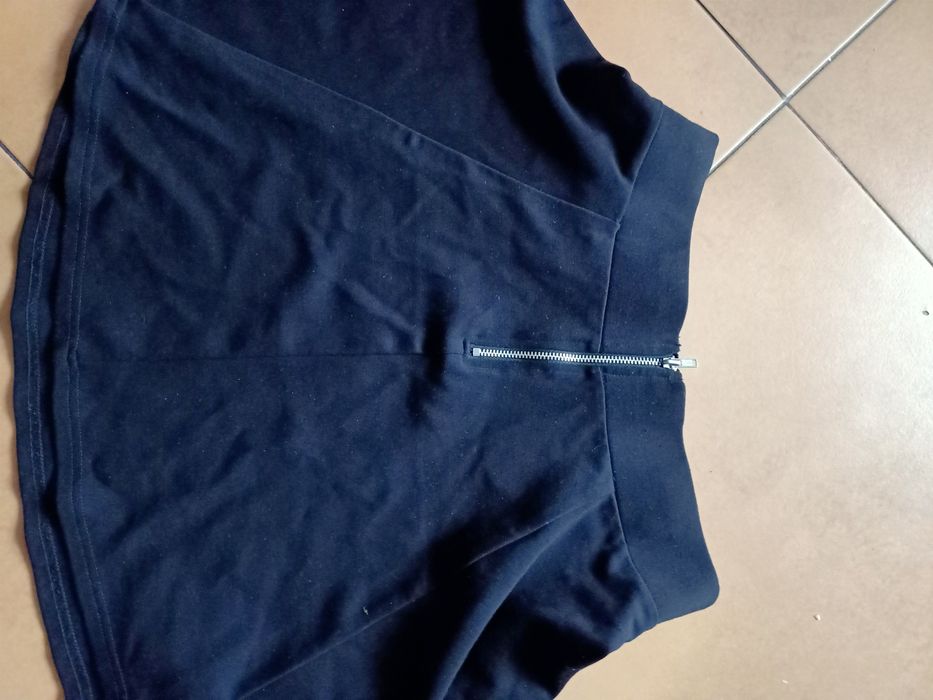 Czarna, krótka spódniczka