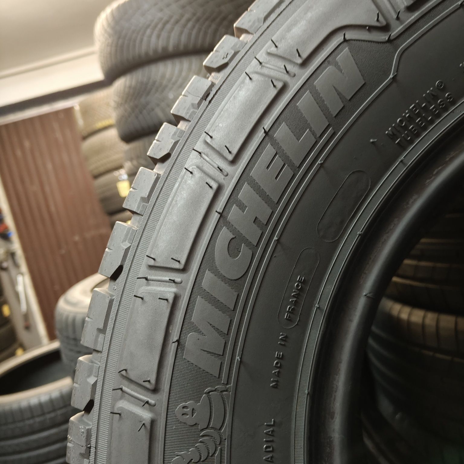 225/75/16 C Sprzedam parę opon całorocznych Michelin