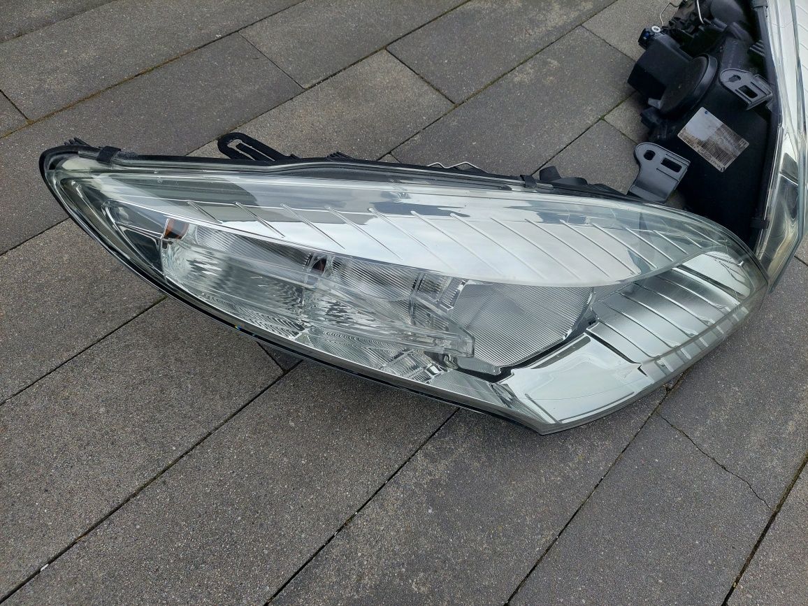 Reflektor lampa przód prawa lewa -europejska- Renault Megane III 3