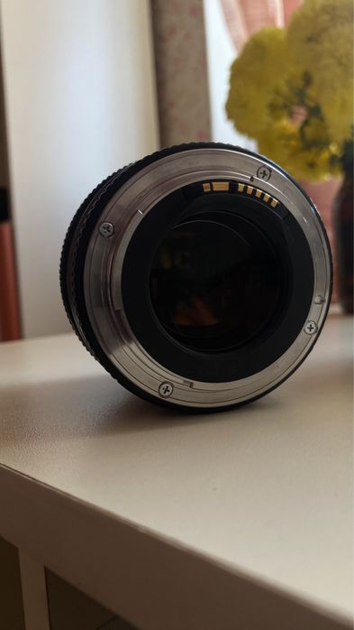 Canon EF 85mm/f1.8 USM