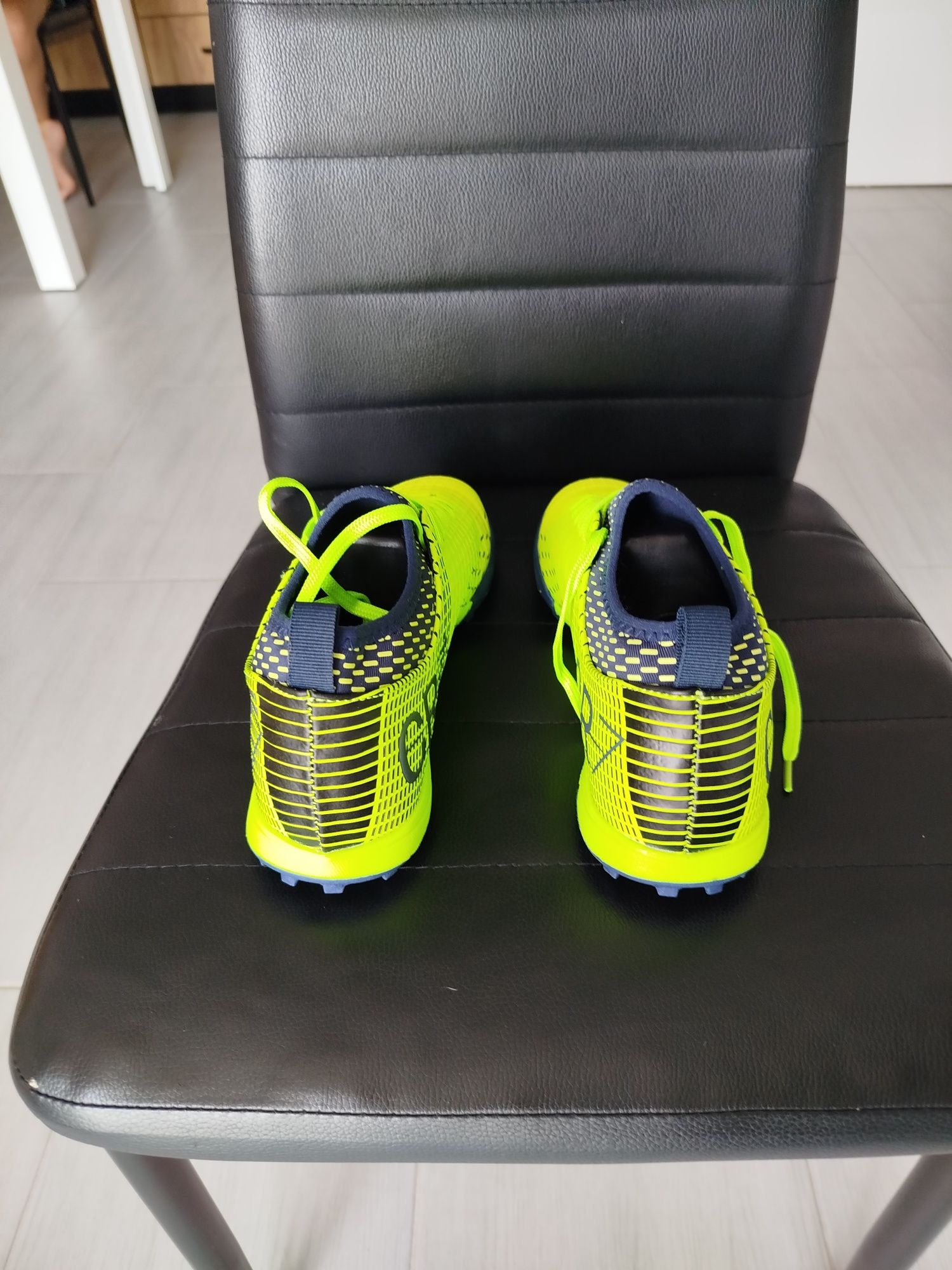 Buty półkorki (turfy)