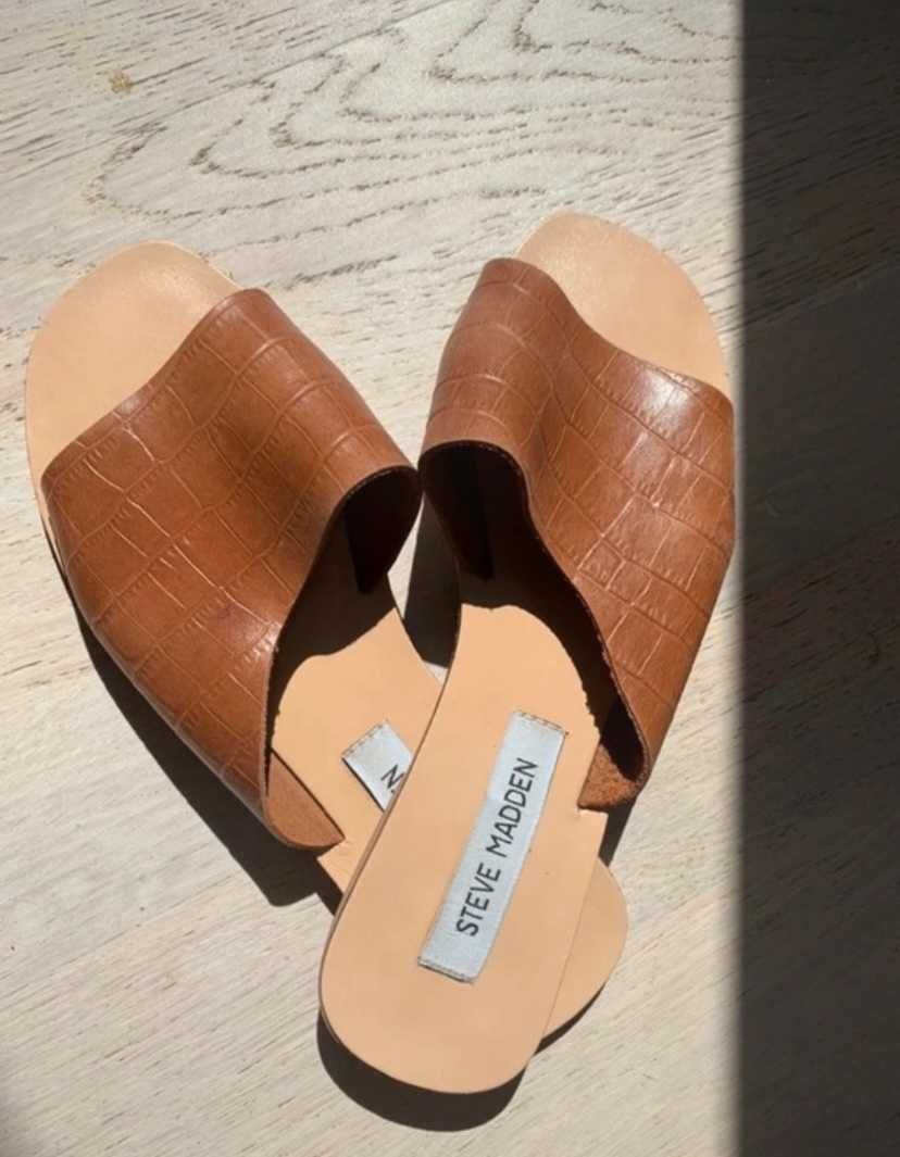 Klapki Steve Madden – Brązowa Skóra
