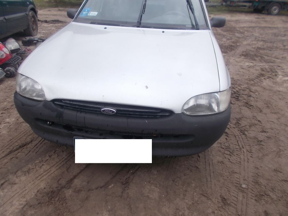 Ford Escort 1.4 benzyna przeznaczony na części 8V srebrny 5 drzwi MK7
