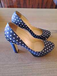 Sapatos azuis com bolinhas brancos, da marca Twin-set, tamanho 36