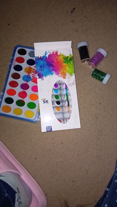 Conjunto de artes: guache + aguarela + três purpurinas