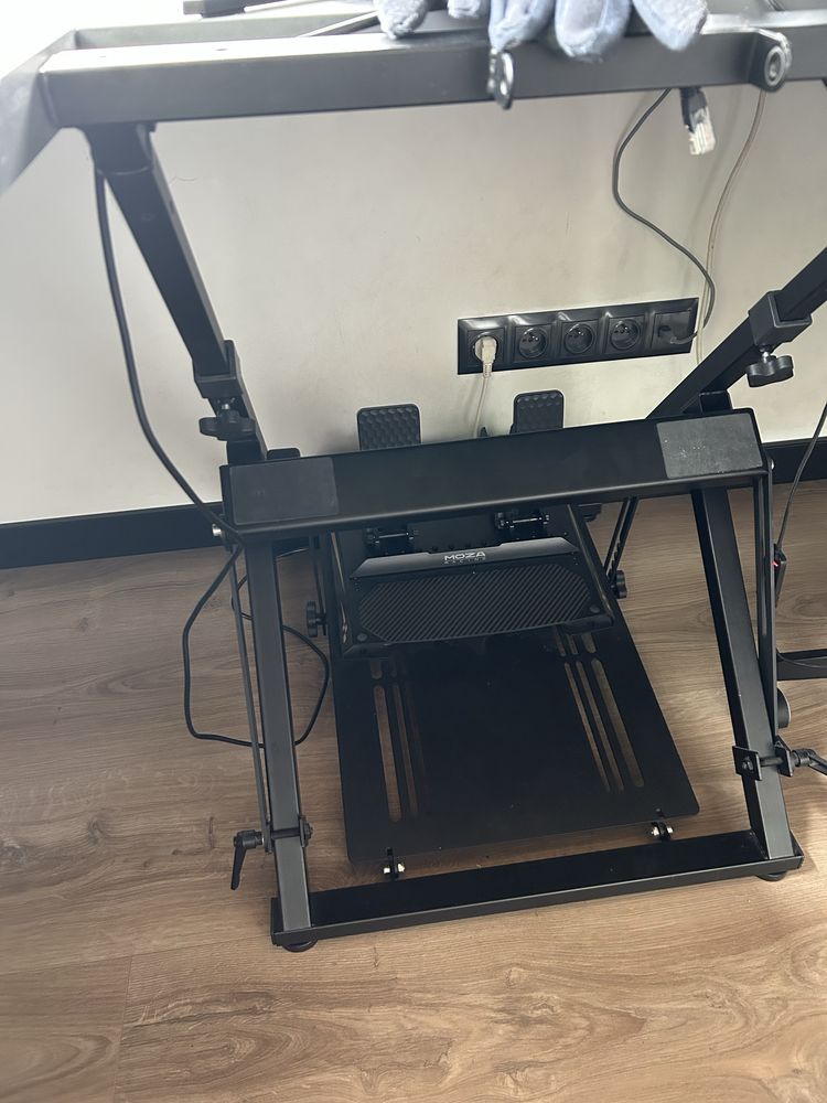 Stojak do kierownicy simracing APEX GT OMEGA WHEEL STAND
