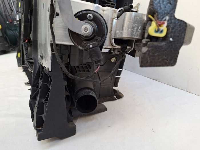 Audi A4 B9 Передня панель, телевізор