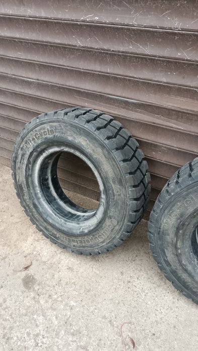 Шина цельнолитая к вилочным погрузчикам 7.00-12