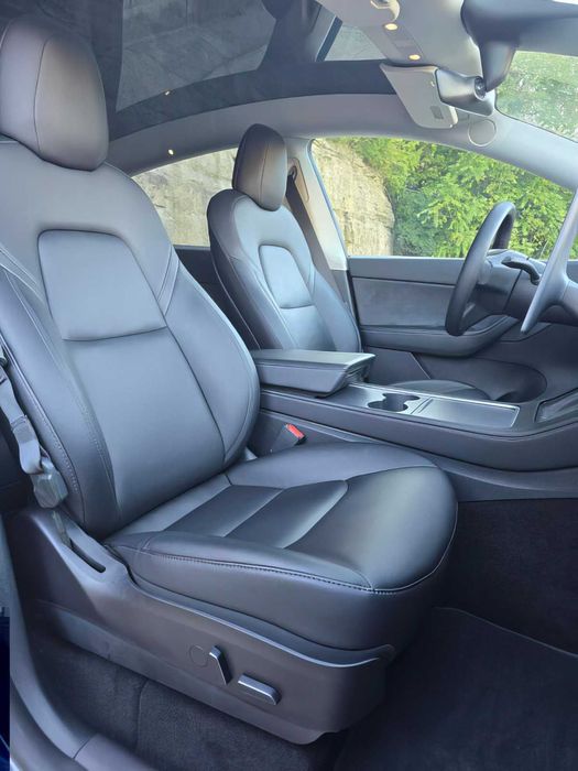 Tesla Model Y      2021