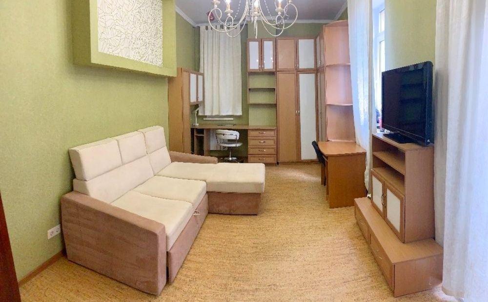 615 Будинок біля Дніпра подобово з озером