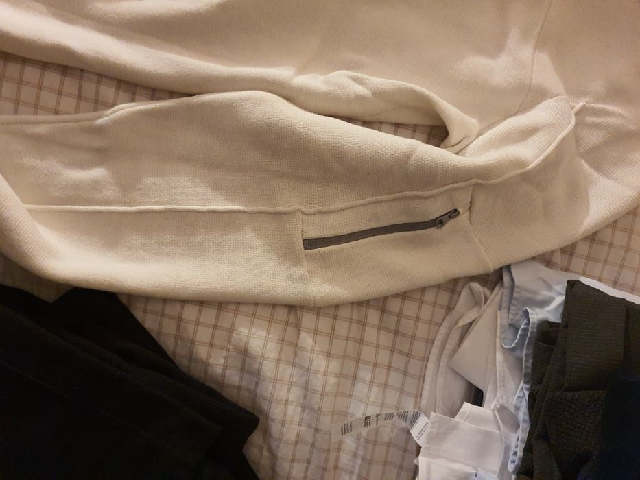 Bluza Celio biała, grubo szyta, na zamek roz.xxl