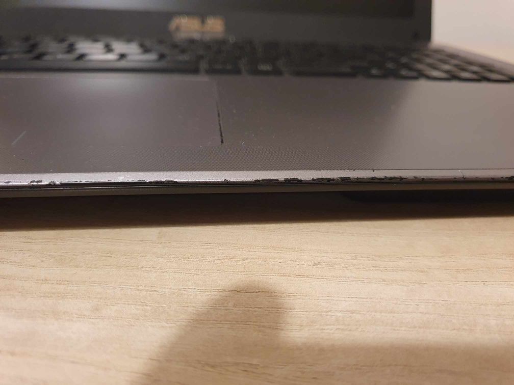 Laptop Asus R510L