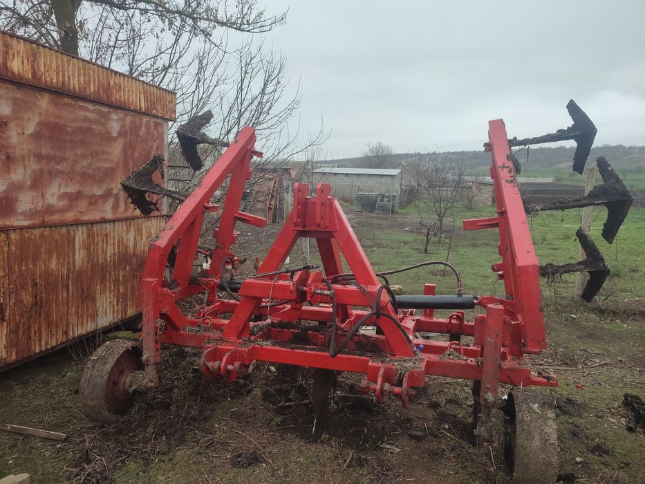 Продам оборотный плуг 5+1 и глубокорыхлитель плоскорез АКШ 5.6