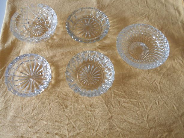 Cinzeiros ou taças e peça decorativa em vidro