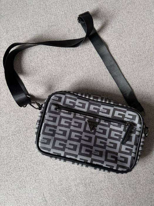 Сумка через плече Guess Monogram