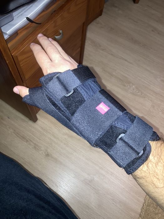 Tala imobilizadora para pulso-polegar