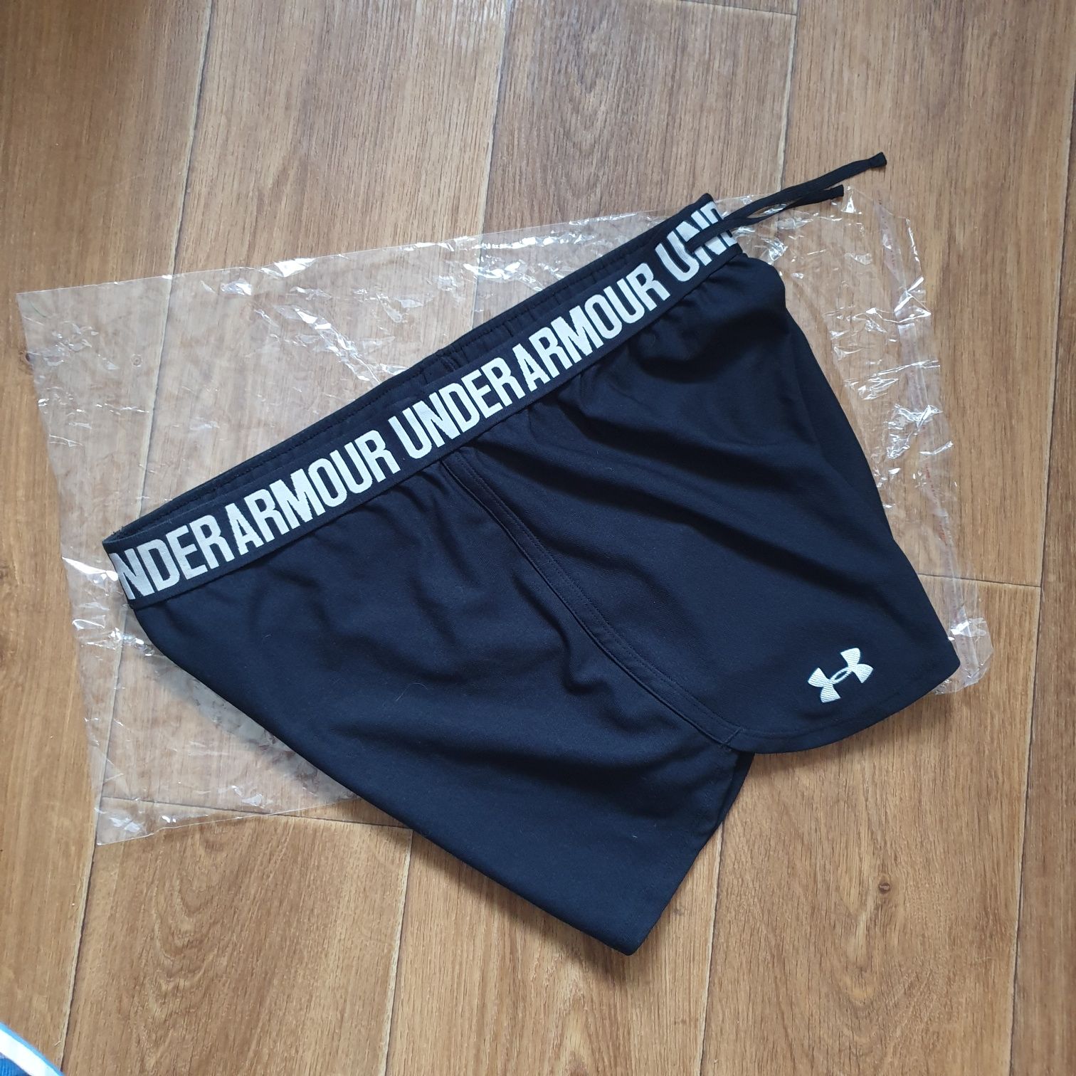 Under armour M/L шорти жіночі 38/40 купить одяг чорні