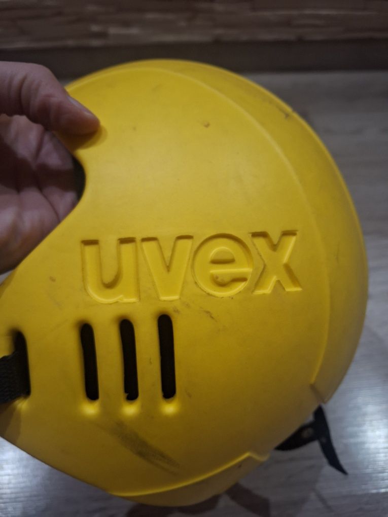 Kask narciarski UVEX