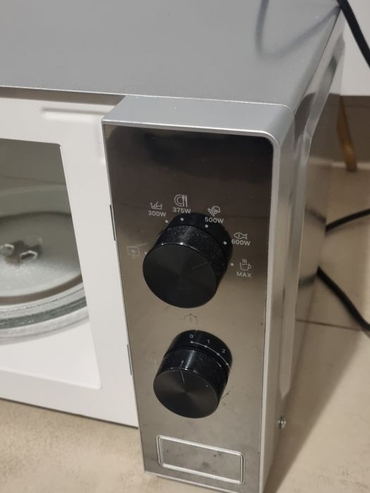 Zadbana mikrofalówka whirpool