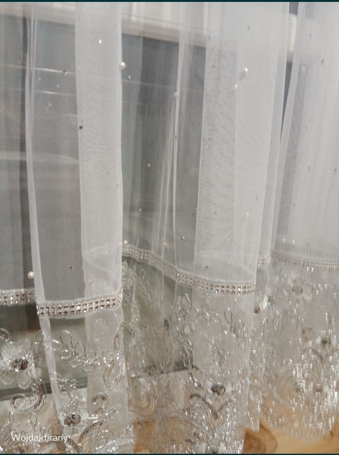 Firanka z perełkami srebrną gipiurą 400x220