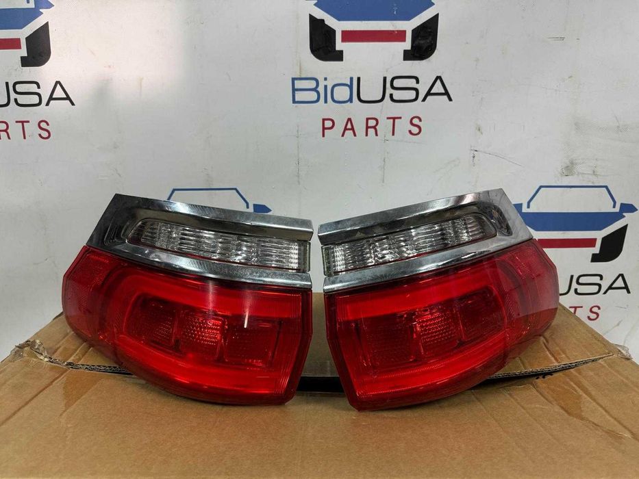 Lampy Tył Tylne Jeep Grandf Cherokee WK2 LEWA PRAWA W BŁOTNIKU