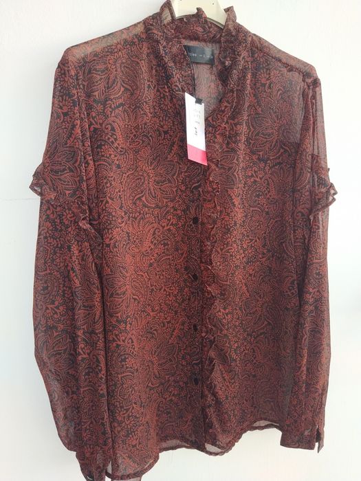 Blusa com padrão floral e com folhos - Lefties - Tamanho L - Nova!