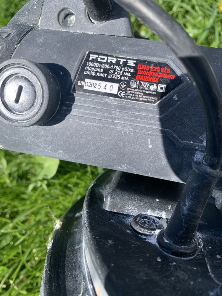 Шліфмашина Жираф Forte DWS-225 VLB