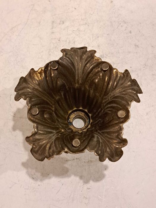 Розетка бронзовая, деталь от светильника - латунь.