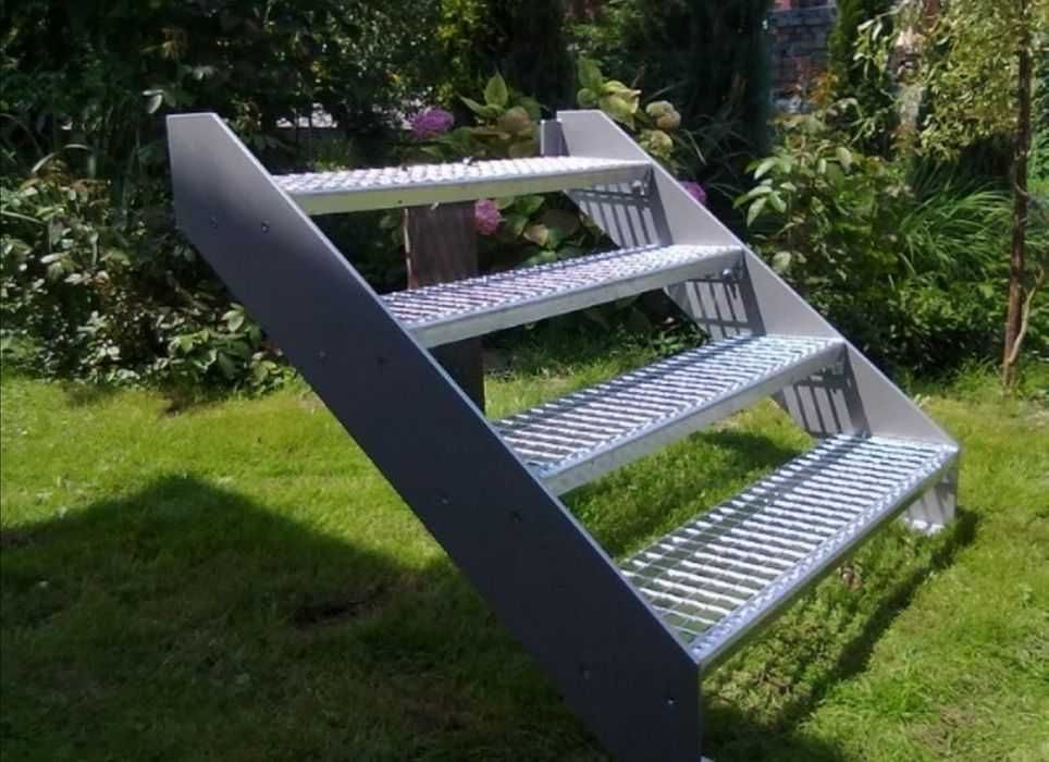 Schody metalowe zewnętrzne i wewnętrzne – kratownica ocynkowana