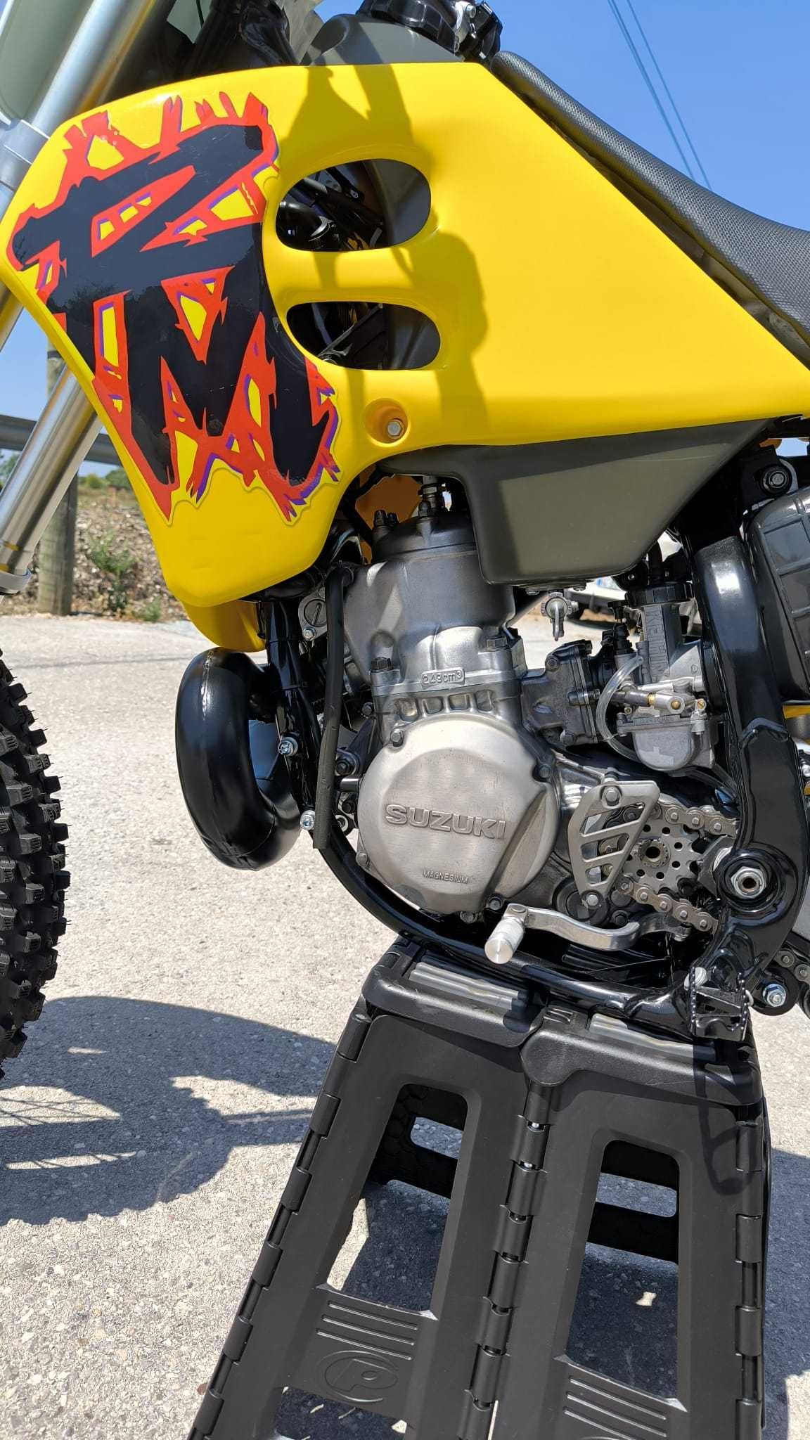 Suzuki RM250, estado irrepreensível (ver fotos)