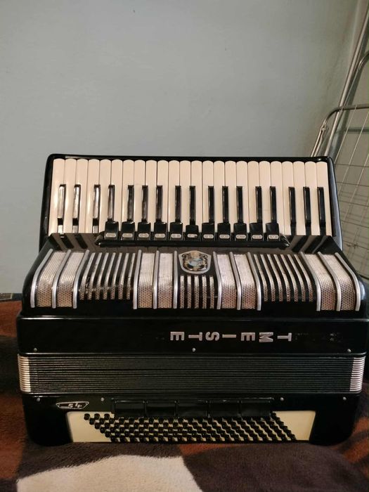 Akordeon Weltmeister S4