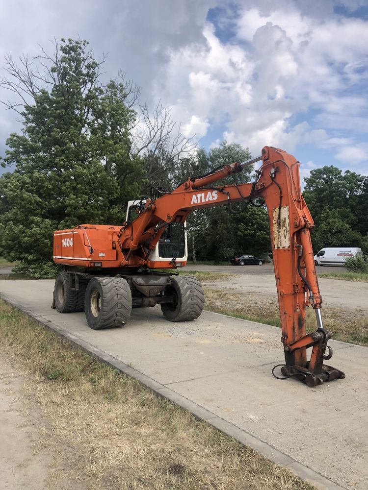 Roboty ziemne . Usługi koparki kołowej Liebherr a900c