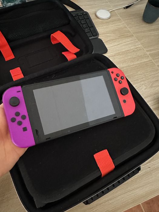 Nintendo Switch V2 + EXTRAS