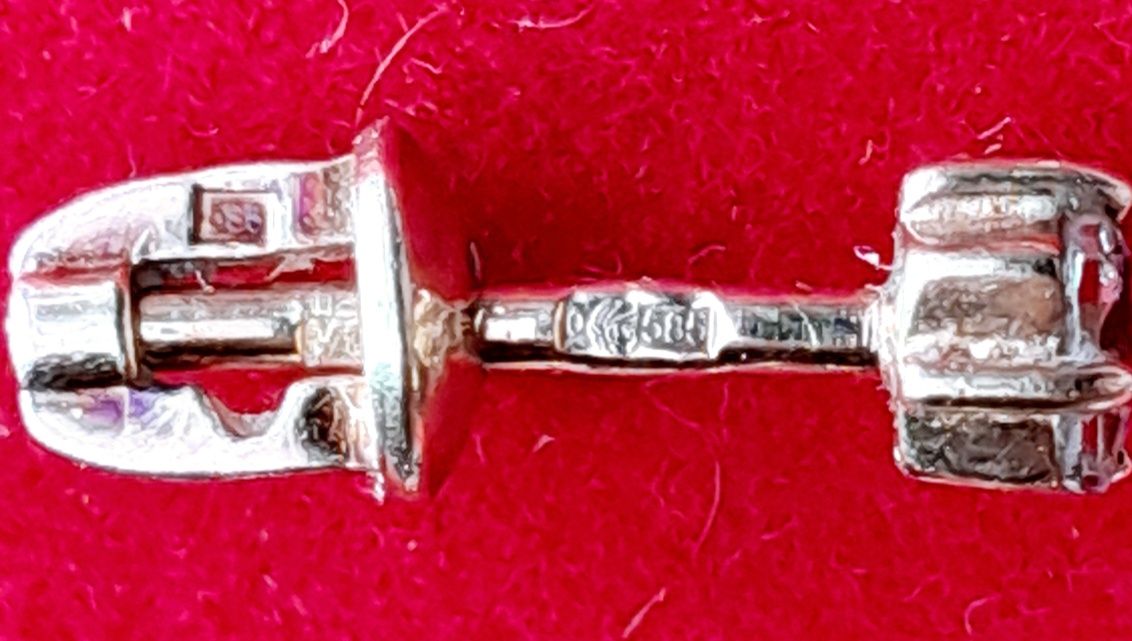 Сережки гвоздики 585 проба 1.1 гр