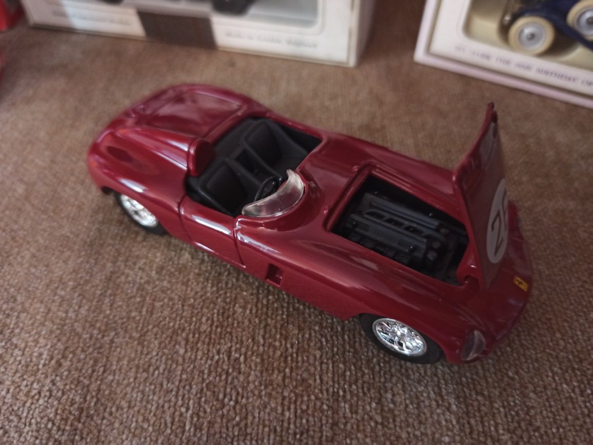 Model Ferrari 750 Monza 1/36