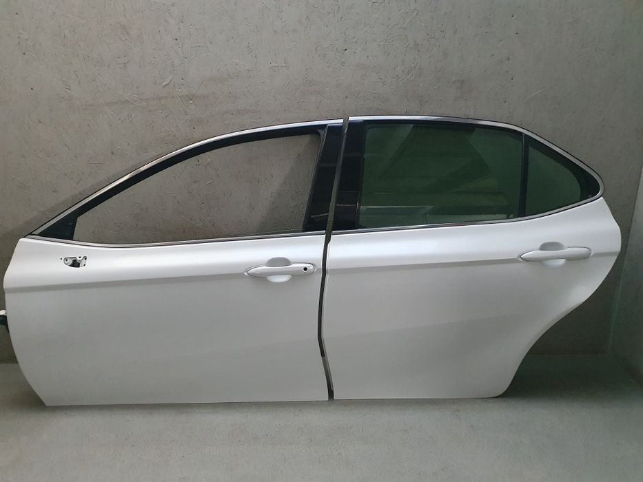 Двері білий колір 040 Toyota Camry V70 XLE LE SE розборка 2019-2023р