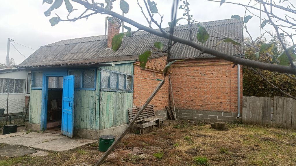 Продам частину будинку Чуднів Центр
