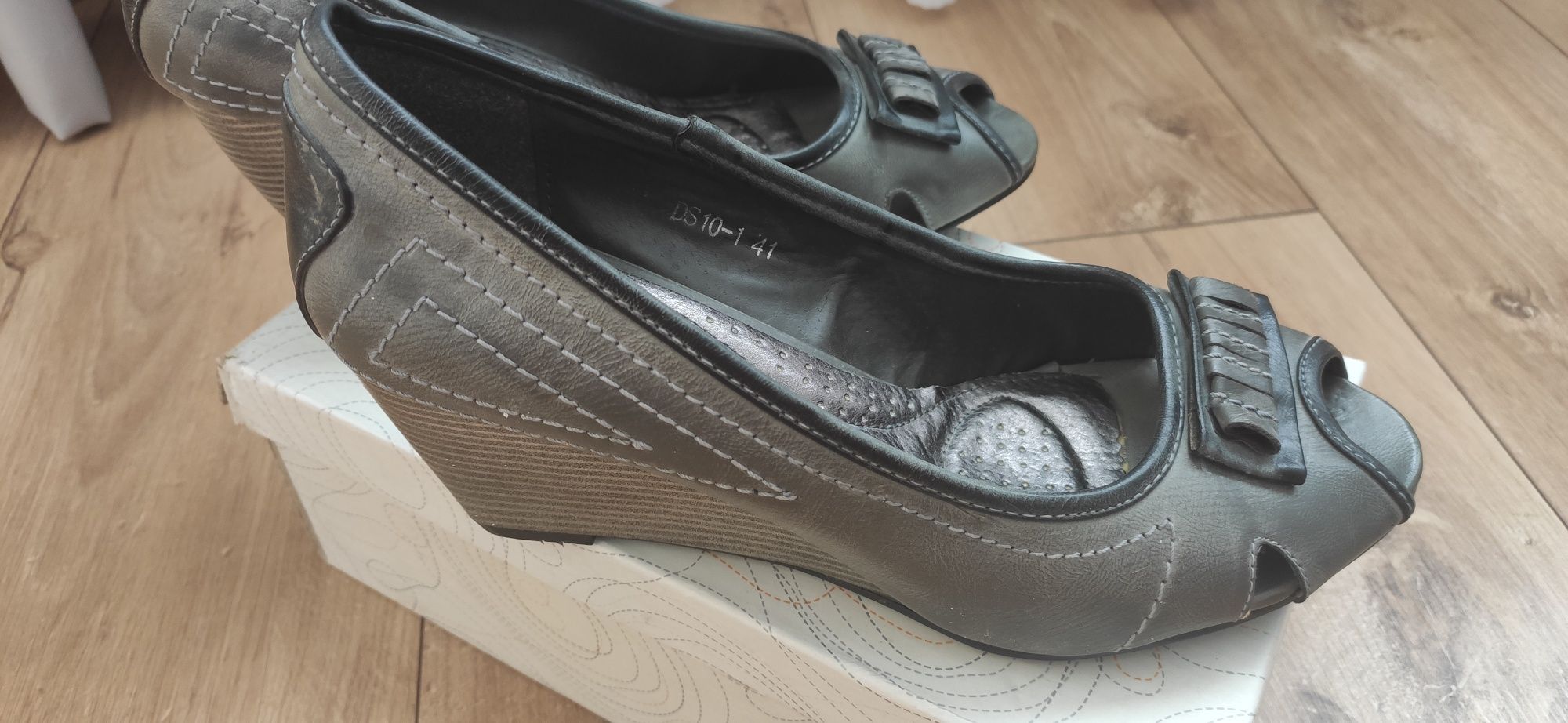 Buty na koturnie nowe