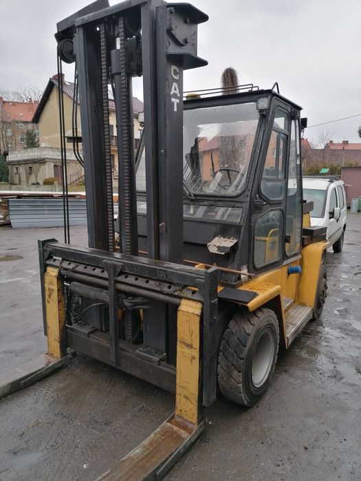 Wózek widłowy CATERPILLAR V110