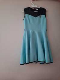 Miętowa sukienka z czarnymi wstawkami 134cm