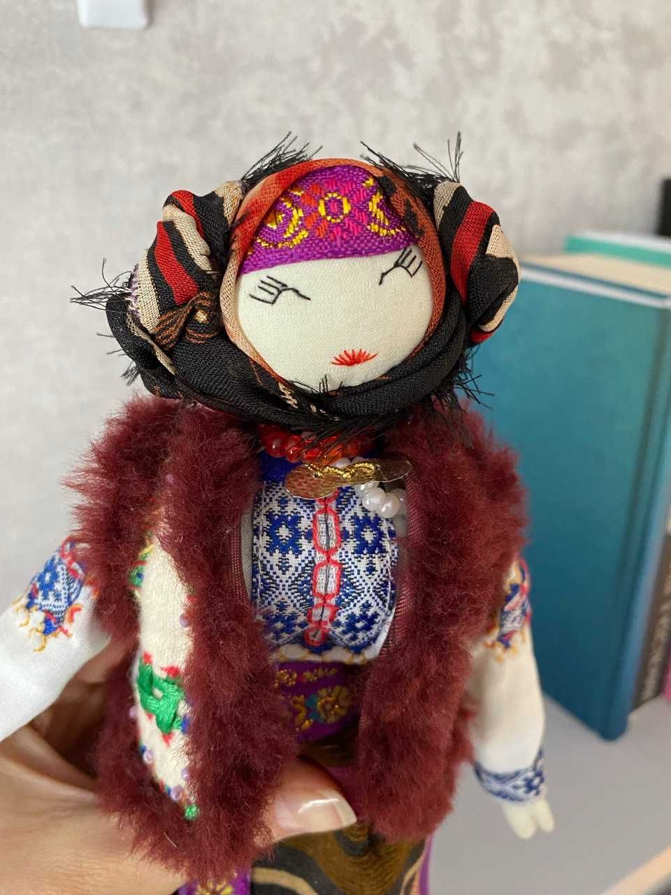 Мініатюрна лялька українка. Декор для дому