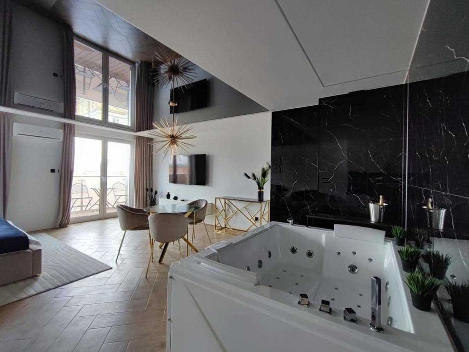 Stylowy Apartament z Wielką wanną z hydromasażem w centrum miasta!