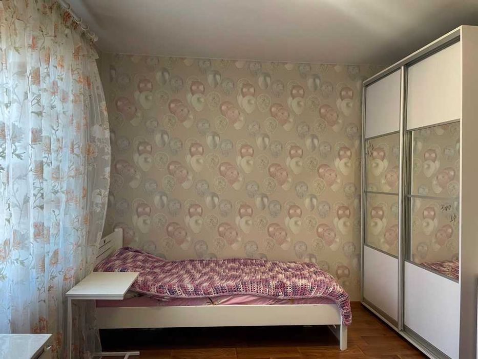 Продаж  4-х кімнатної квартири на Дзержинці