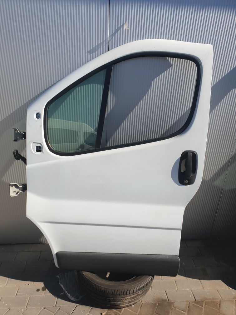 Opel Vivaro Drzwi prawe lewe