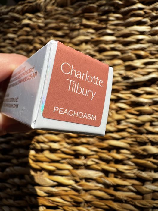 Charlotte Tilbury rozświetlacz Peachgasm Nowy