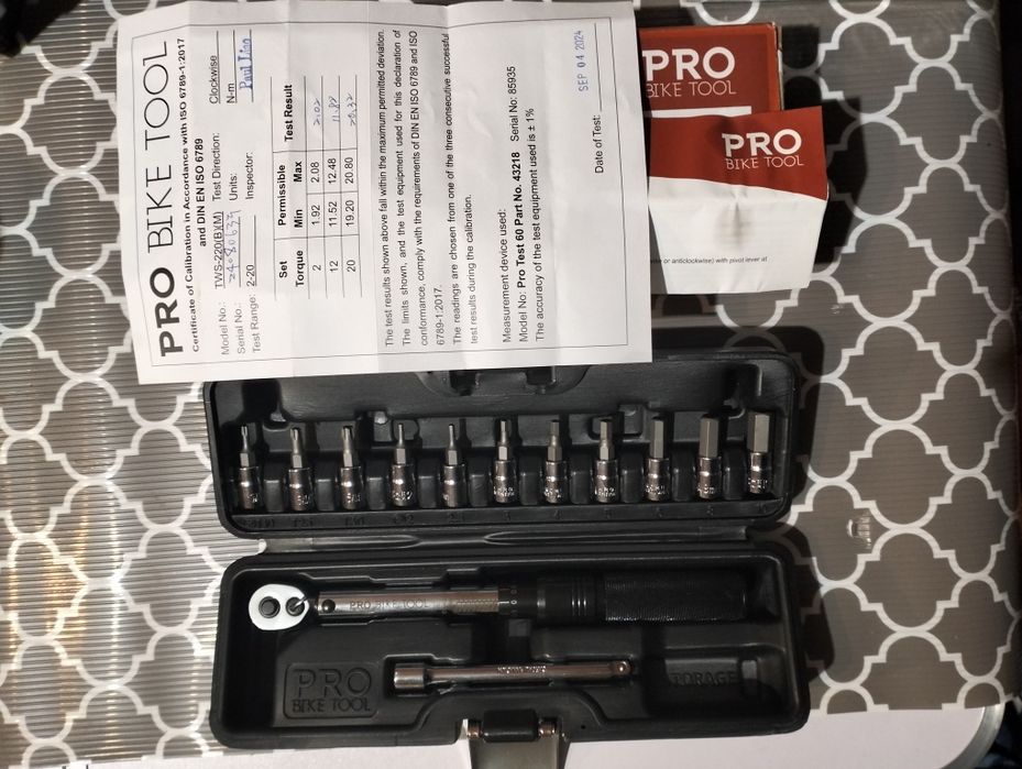 Caixa c/chave de torque da marca PRO BIKE