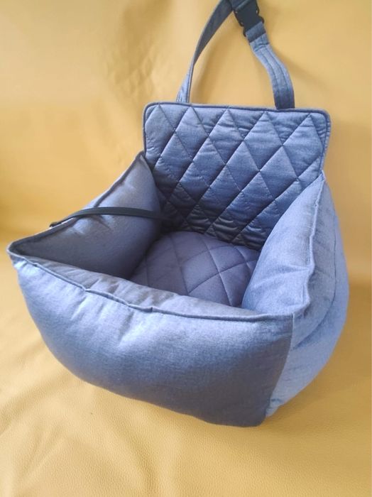 Fotelik samochodowy dla pieska