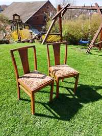 Stare krzesła drewniane..