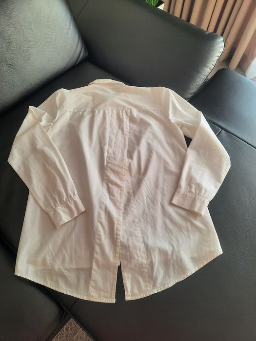 Biała,  asymetrycznym koszula z perełkami